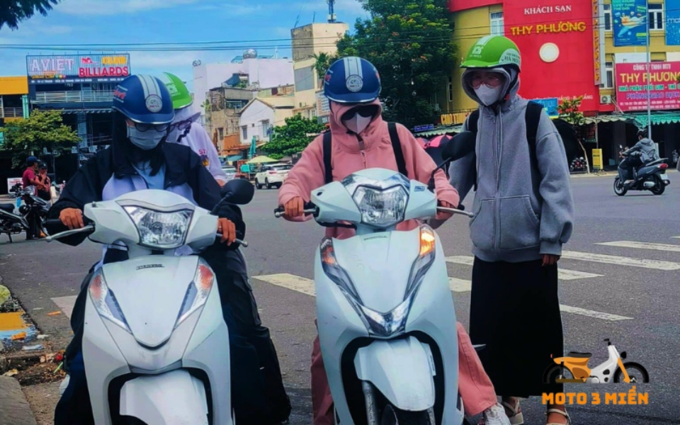 Hình ảnh chị My nhận xe tại Sân Bay Phù Cát 9/11/2025